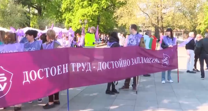 Синдикати блокираха Орлов мост в София