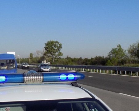 Непълнолетен открадна кола в Пловдивско, заряза я ударена на магистралата