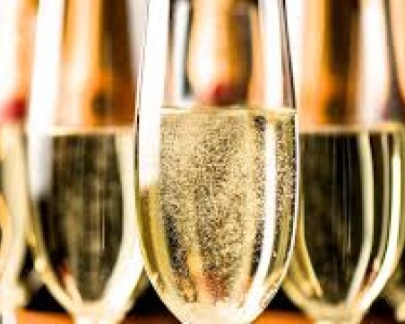 Ресторантьор съди клиент, отказал да плати бутилка шампанско за 13 000 евро