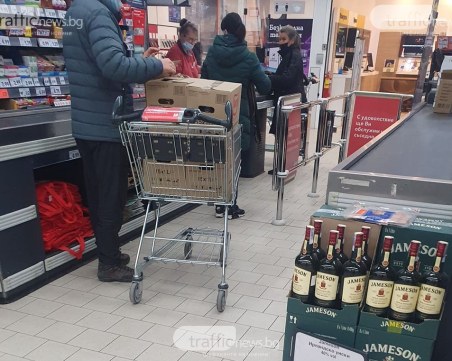 Шопската салата у дома започна да поевтинява, кое поскъпва в магазините в Пловдив?