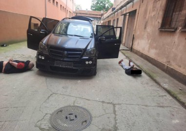 Автомобил е разбил портал на затвора в бургаския кв Акациите