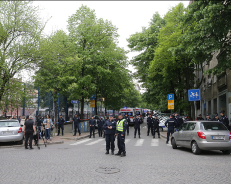 Седмокласник застреля 8 деца и охранител в училище в Белград