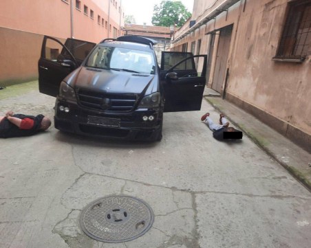 След гонка с полицията: Двама се врязаха в затвора в Бургас