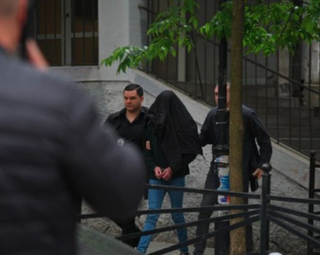 Стрелба в училище в Белград!  Седмокласник уби охранител