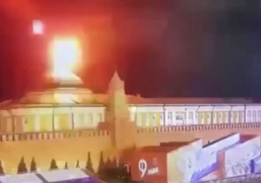Видеоклип показващ момента в който дрон се взривява над Кремъл