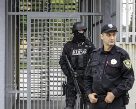 Арестуваха тийнейджър в Босна, заплашвал с нападение като в Белград