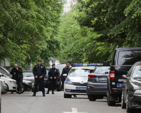 Нов ужас в Белград! Тийнейджърка наръга 15-годишен ученик и учителка