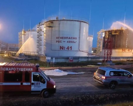 Пожар в петролна рафинерия в Русия след атака с дрон