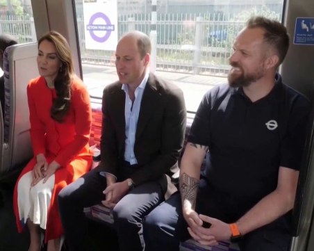 Принц Уилям и съпругата му отидоха на пъб с метрото