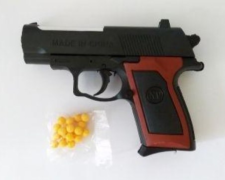 Ученик с пластмасов пистолет предизвика паника в сръбско училище