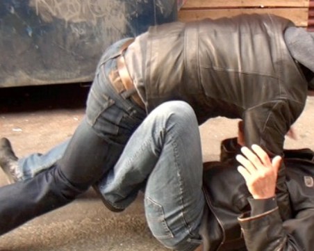 Четирима съседи се сбиха в Асеновград, арестуваха ги