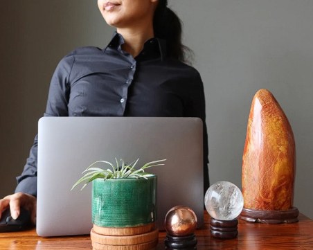 Скритите послания: Подобрете работната среда с помощта на кристали