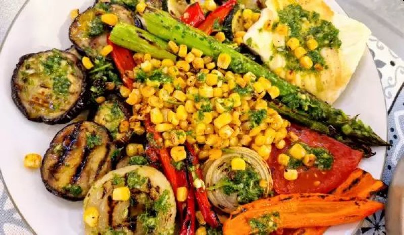 Лесна рецепта за зеленчуци с халуми на грил тиган