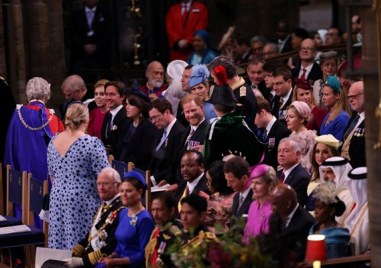 Принц Хари се присъедини към други кралски особи в Уестминстърското
