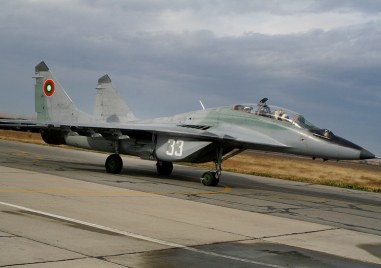 Самолети МиГ 29 от авиобаза Граф Игнатиево ще поздравят пловдивчани днес