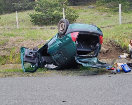 Кола се обърна по таван на АМ 