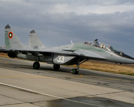 Самолети МиГ-29 ще поздравят пловдивчани, прелитат във 