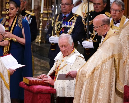 Започна церемонията по коронацията на Чарлз III НА ЖИВО