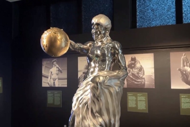 В Стокхолм показаха статуя от неръждаема стомана, дело на изкуствен