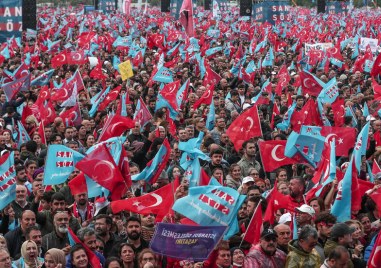 Хиляди хора се стекоха в Истанбул в подкрепа на кандидата