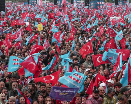 Хиляди се стекоха на митинг на опозицията в Истанбул