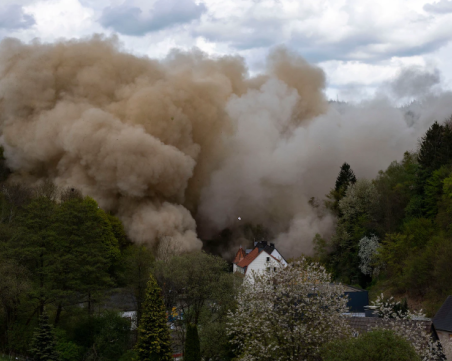 Кадри показват как взривяват мост в Германия