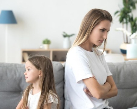 Какво се случва с децата на нарцистичните родители?