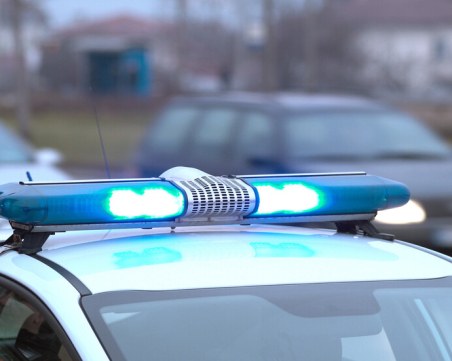 След гонка: Непълнолетен младеж, употребил метаамфетамин, се заби в ограда на къща