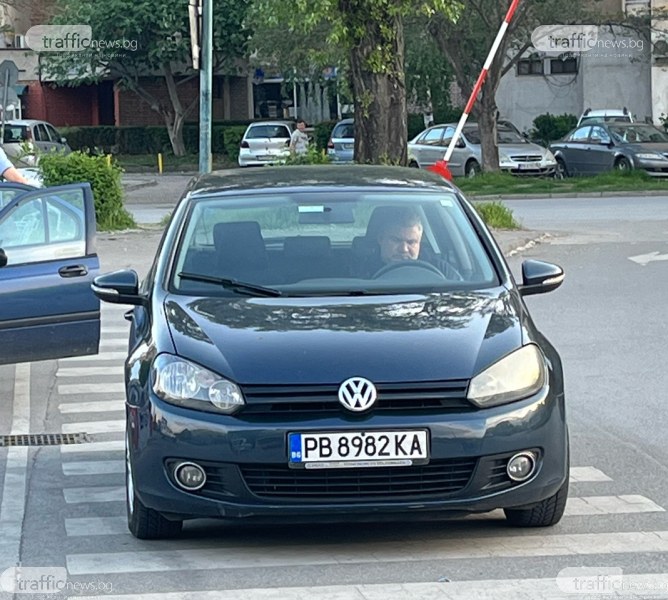 Когато има свободни места, но ти смяташ, че най-добре е да паркираш на пешеходната пътека