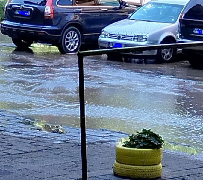 ВиК аварии са станали тази сутрин в Пловдив. Кадри от