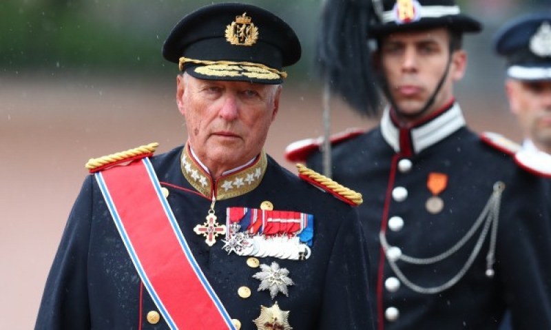 Кралят на Норвегия Харалд V е хоспитализиран заради инфекция, съобщи