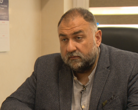 Адвокатът на шофьора, причинил катастрофата на 