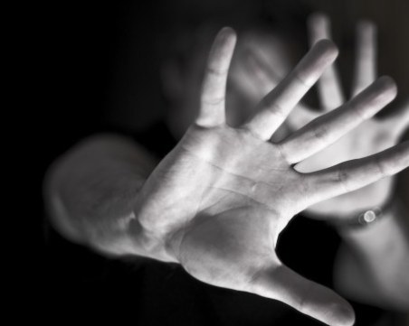 Мъж преби жена си в пловдивско село и избяга