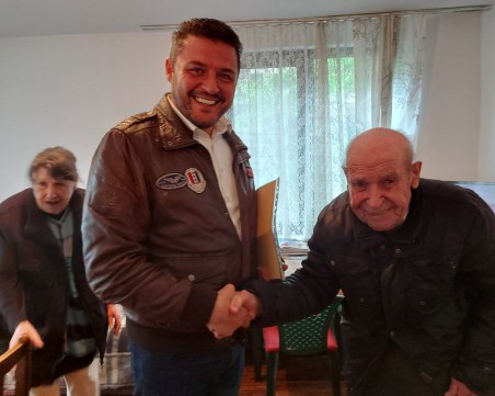 Павел Михайлов връчи почетния знак на община „Родопи