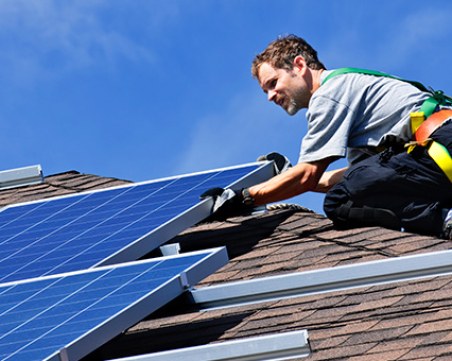 Тръгват евросубсидиите за смяна на старите печки вкъщи със слънчеви панели