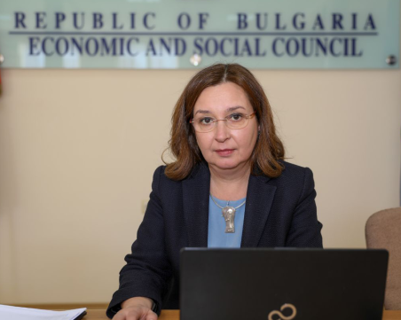 Зорница Русинова: Ако сме в еврозоната, може да ипотекирате апартамент в Шумен, за да тегли детето ви кредит в Берлин