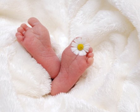 Първото бебе с ДНК от трима души се роди в Обединеното кралство