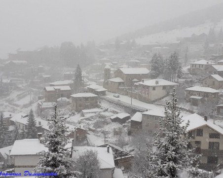 Сняг през май заваля в родопското село Лилково