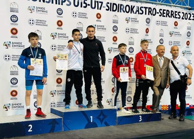 Трима пловдивчани станаха балкански шампиони по борба
