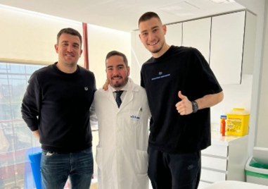 Атанас Чернев продължава лечението на травмата си по предварително изготвения