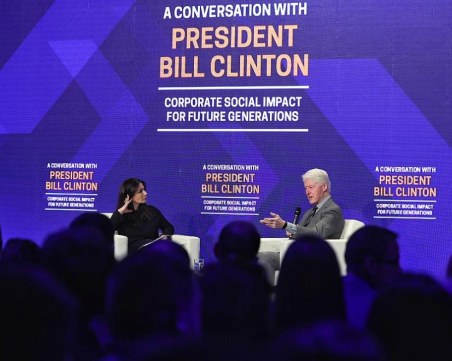 Бил Клинтън в България: Радвам се да се завърна отново