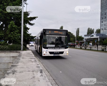 Кола и автобус на градския транспорт катастрофираха до Панаира в Пловдив