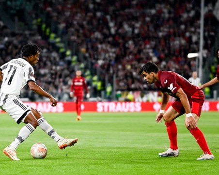 Ювентус измъкна равенство в края срещу Севиля, Рома с аванс срещу Леверкузен