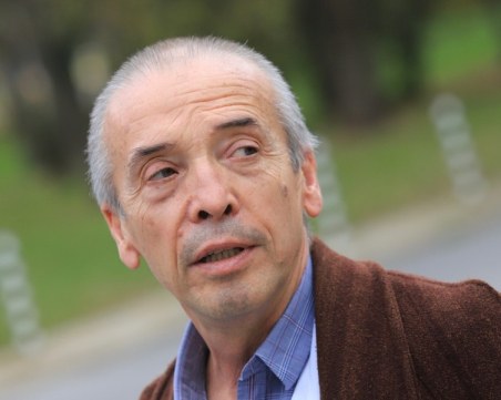 Мангъров става сътрудник на 