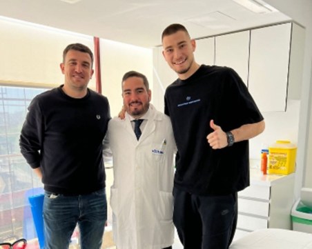 Поставиха две инжекции на защитник на Ботев