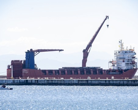 Вашингтон: Руски кораб е натоварил оръжия и боеприпаси от Южна Африка