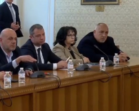 Над час продължава дискусията между Мария Габриел с ПП-ДБ, Бойко Борисов влезе на срещата