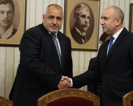 Радев покани ГЕРБ-СДС за връчването на първия мандат