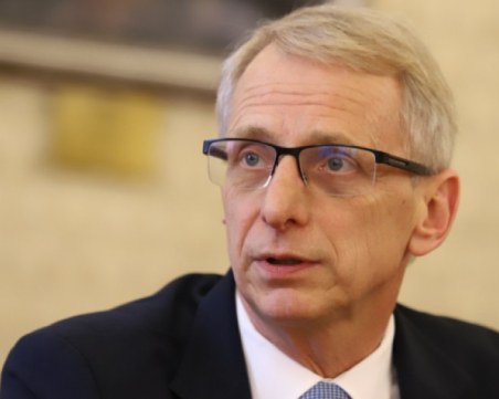 Акад. Денков: Вярвам на Мария Габриел, но не и на тези, които ѝ шепнат в ухото