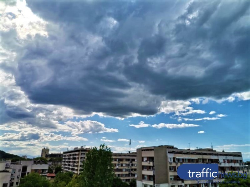 Облачно небе и леки превалявания от дъжд в Пловдив